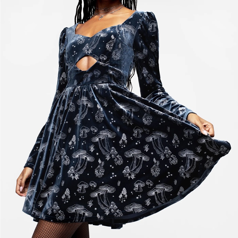 Disturbia Faefire Foil Print Velour Cut Out Mini
Dress Dusky Blue Mushroom Print - Picture 5 of 14